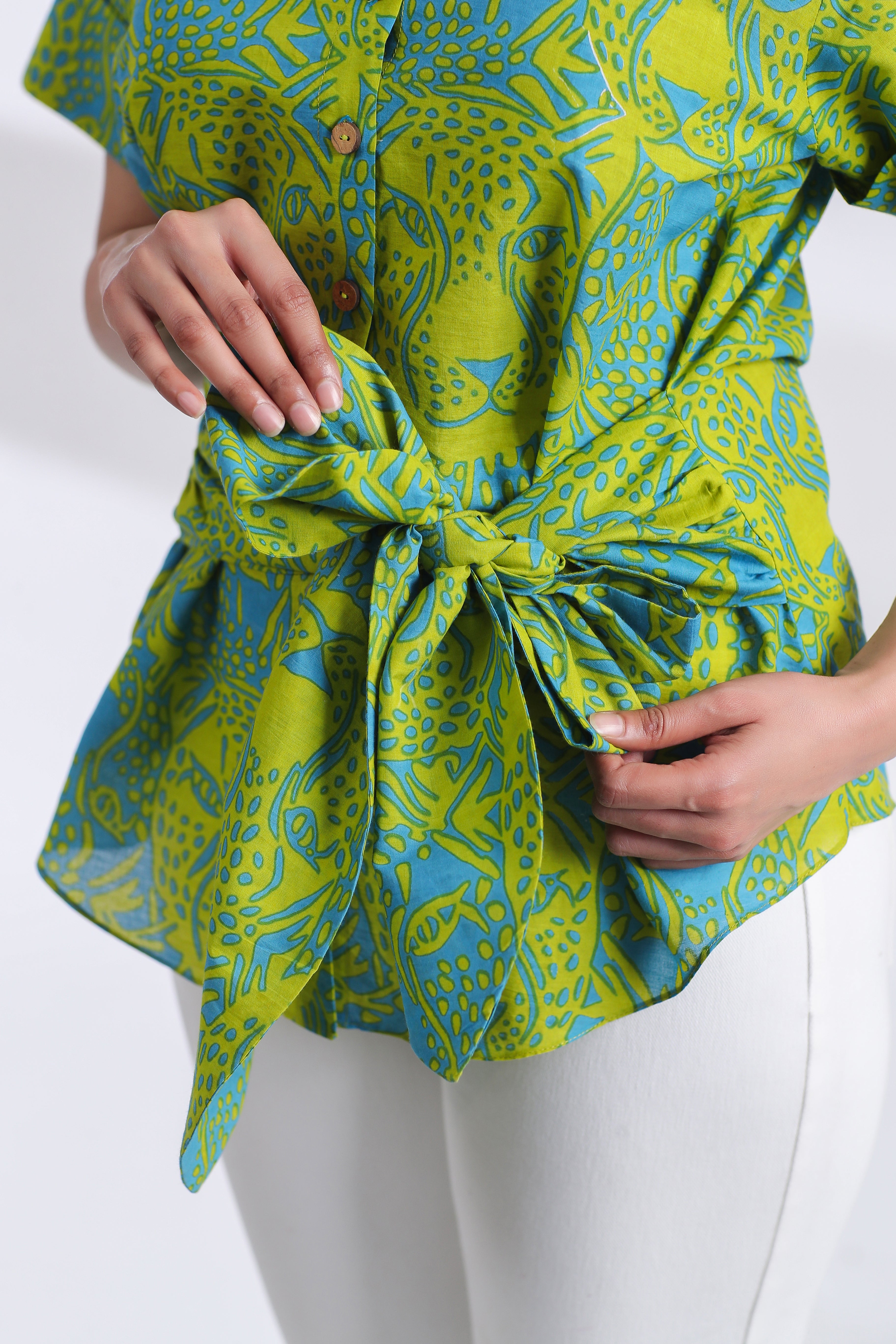 tiger hand print shirt,
tiger print half sleeve shirt,
tiger graphic half sleeve shirt,
animal print shirt,
tiger design shirt,
half sleeve graphic t-shirt,
hand-painted tiger shirt,
tiger hand print shirt for women,
tiger print shirt for summer,
half sleeve tiger print t-shirt,
casual tiger graphic shirt,
trendy tiger print half sleeve,
animal print half sleeve shirt,
urban tiger print shirt,
tiger hand print half sleeve shirt for casual wear,
unique tiger print shirt for women,
stylish tig