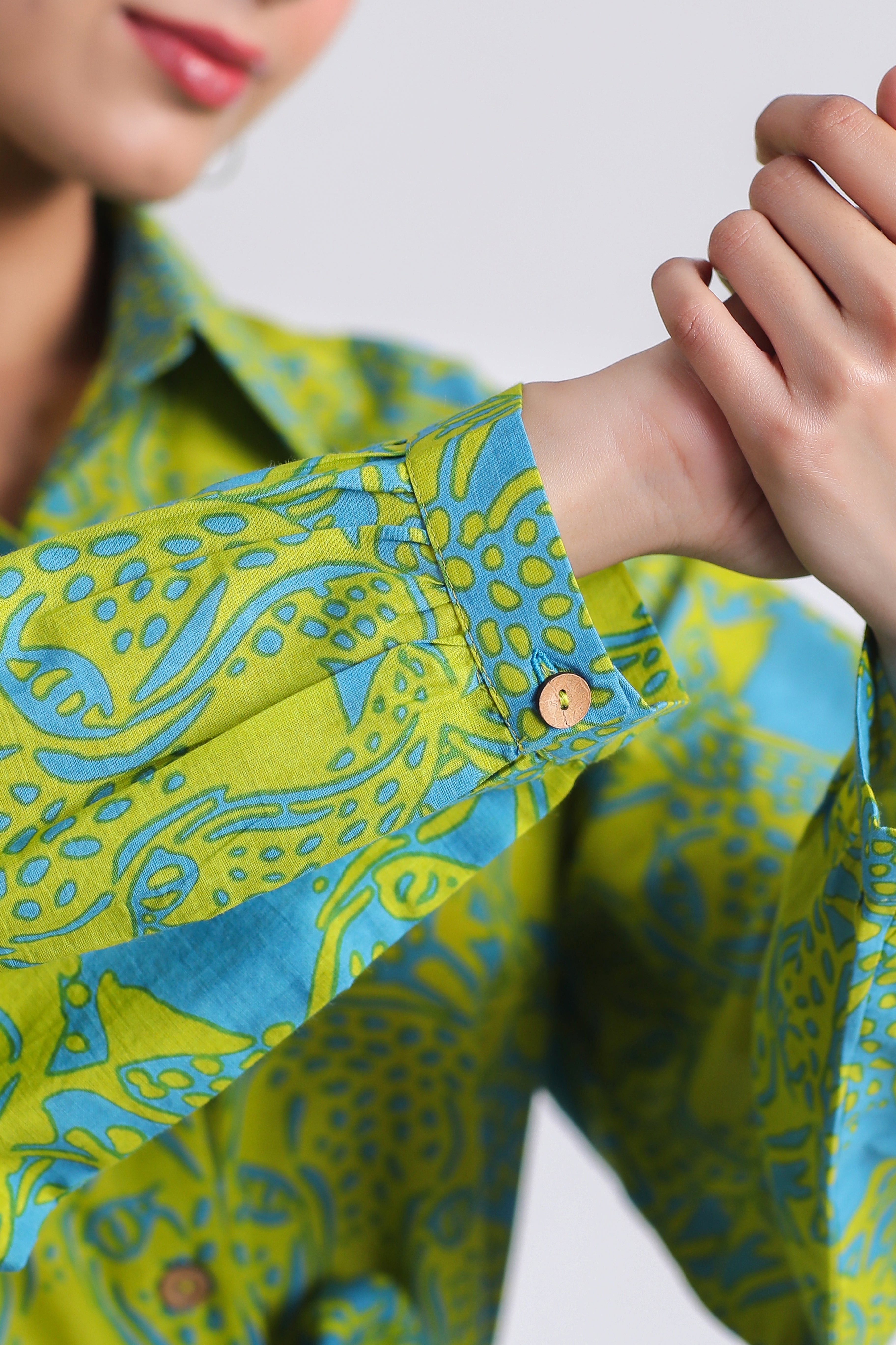 tiger hand print shirt,
tiger print shirt,
graphic tiger shirt,
animal print shirt,
tiger design shirt,
tiger graphic tee,
tiger print t-shirt,
tiger hand print shirt for women,
vintage tiger print shirt,
casual tiger graphic shirt,
cool tiger hand print shirt,
streetwear tiger print t-shirt,
artistic tiger design shirt,
tiger hand print shirt for casual wear,
unique tiger print shirt for fashion lovers,
tiger graphic shirt for streetwear style,
best tiger print t-shirt for women,
trendy ti