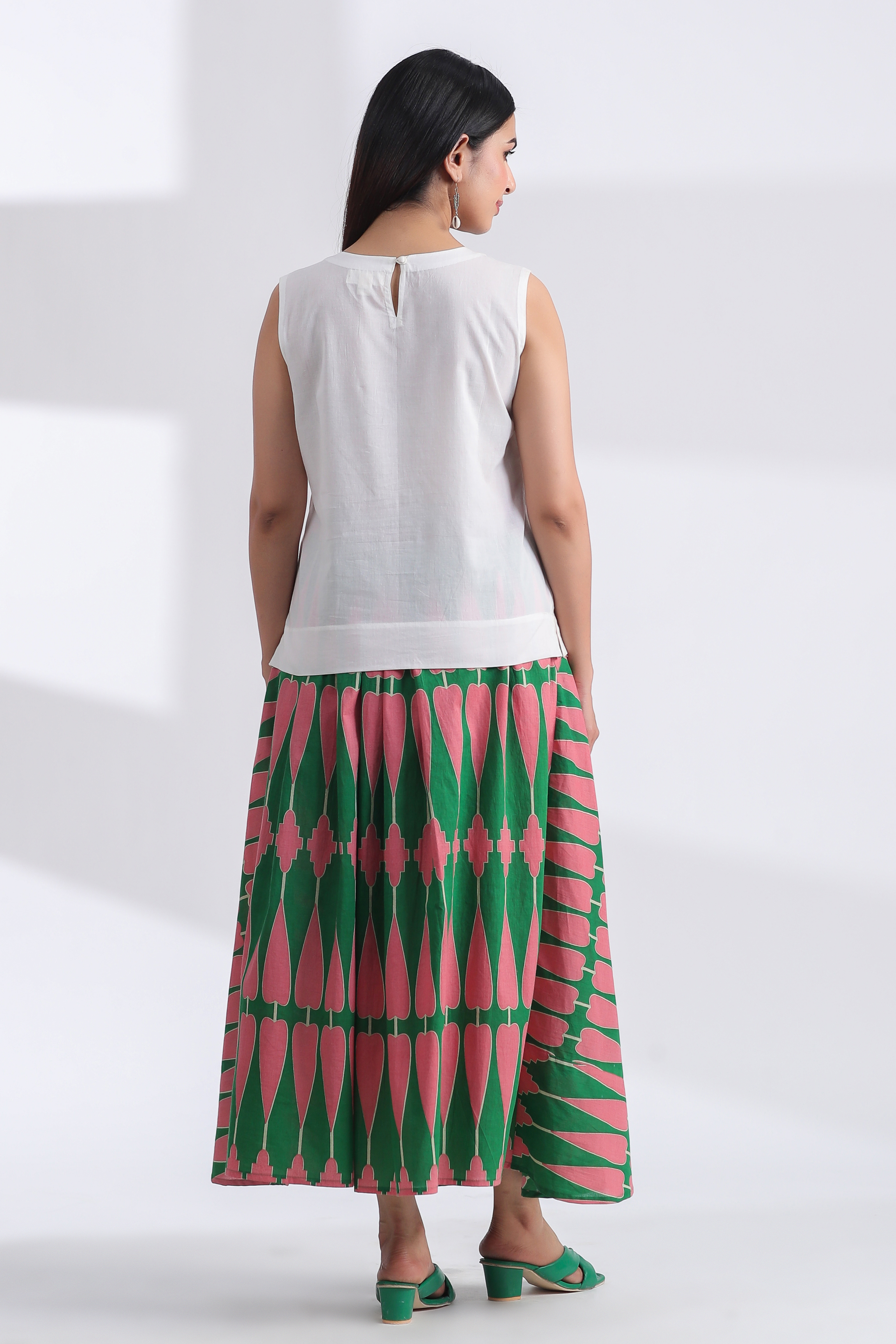 kilim pleated skirt,
pleated kilim skirt,
kilim print pleated skirt,
kilim pleated skirt for women,
boho kilim pleated skirt,
ethnic kilim pleated skirt,
pleated skirt with kilim print,
women’s kilim pleated skirt,
stylish kilim pleated skirt,
kilim pleated skirt fashion,
boho chic kilim pleated skirt,
kilim print skirt,
kilim pleated skirt for summer,
comfortable kilim pleated skirt,
kilim pleated skirt for casual wear,
trendy kilim pleated skirt,
colorful kilim pleated skirt,
kilim print
