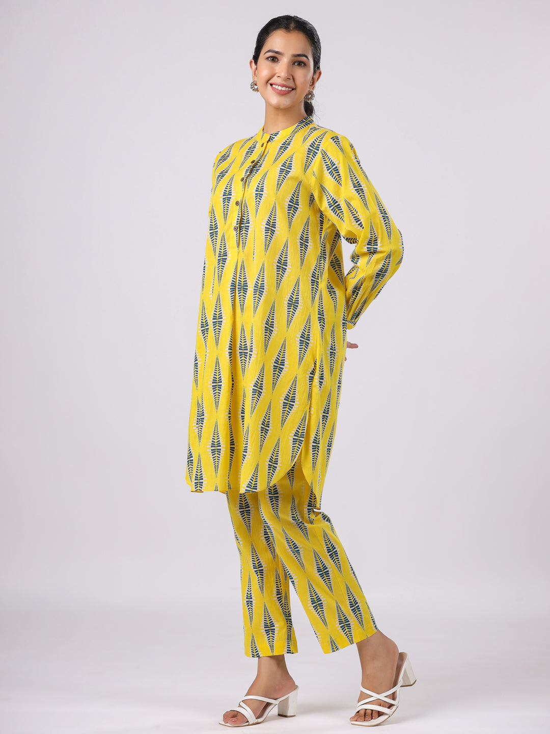 crimson diamond co-ord set
diamond co-ord set
crimson co-ord set
crimson matching set
co-ord set crimson
co-ord set with diamond print
red diamond co-ord set
co-ord set for women (crimson)
crimson two-piece set
designer crimson co-ord set
buy crimson diamond co-ord set online
crimson diamond co-ord set for casual wear
stylish crimson diamond co-ord set for women
crimson co-ord set with diamond pattern
best crimson co-ord set for summer
chic crimson diamond co-ord
trendy crimson co-ord set
b