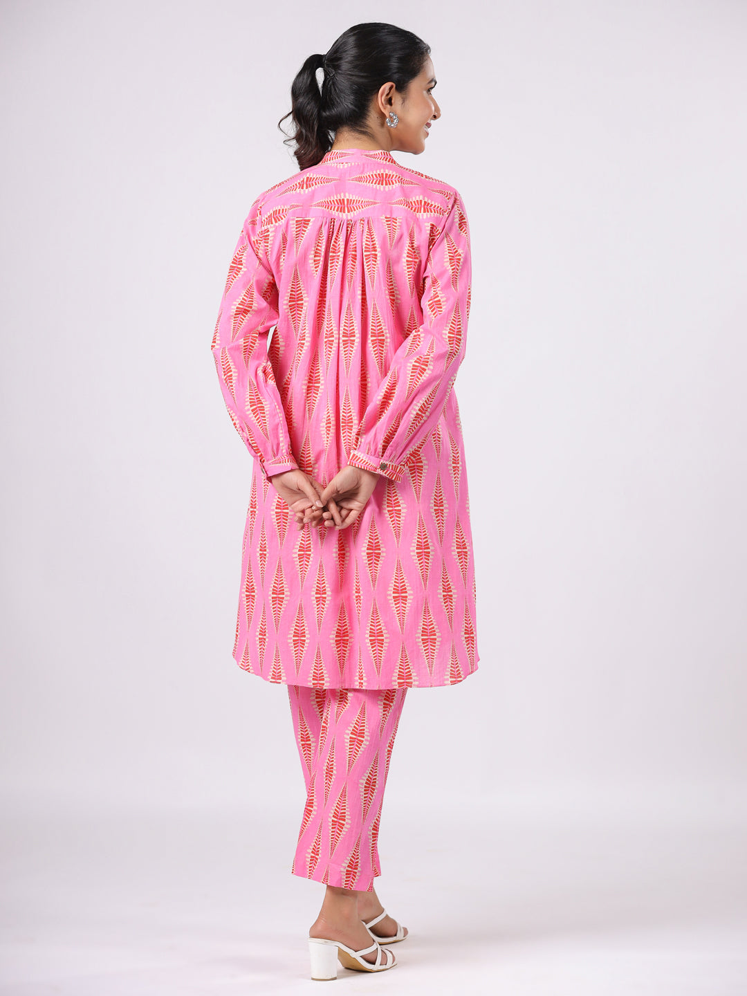 pink diamond co-ord set,
diamond print pink co-ord set,
pink co-ord set with diamond pattern,
women’s pink diamond co-ord set,
pink diamond two-piece set,
stylish pink diamond co-ord set,
trendy pink diamond co-ord set for women,
diamond pattern pink co-ord set,
pink co-ord set with diamond design,
pink diamond co-ord set for casual wear,
pink diamond print set for women,
chic pink diamond co-ord set,
boho pink diamond co-ord set,
comfortable pink diamond two-piece set,
pink diamond print co-o