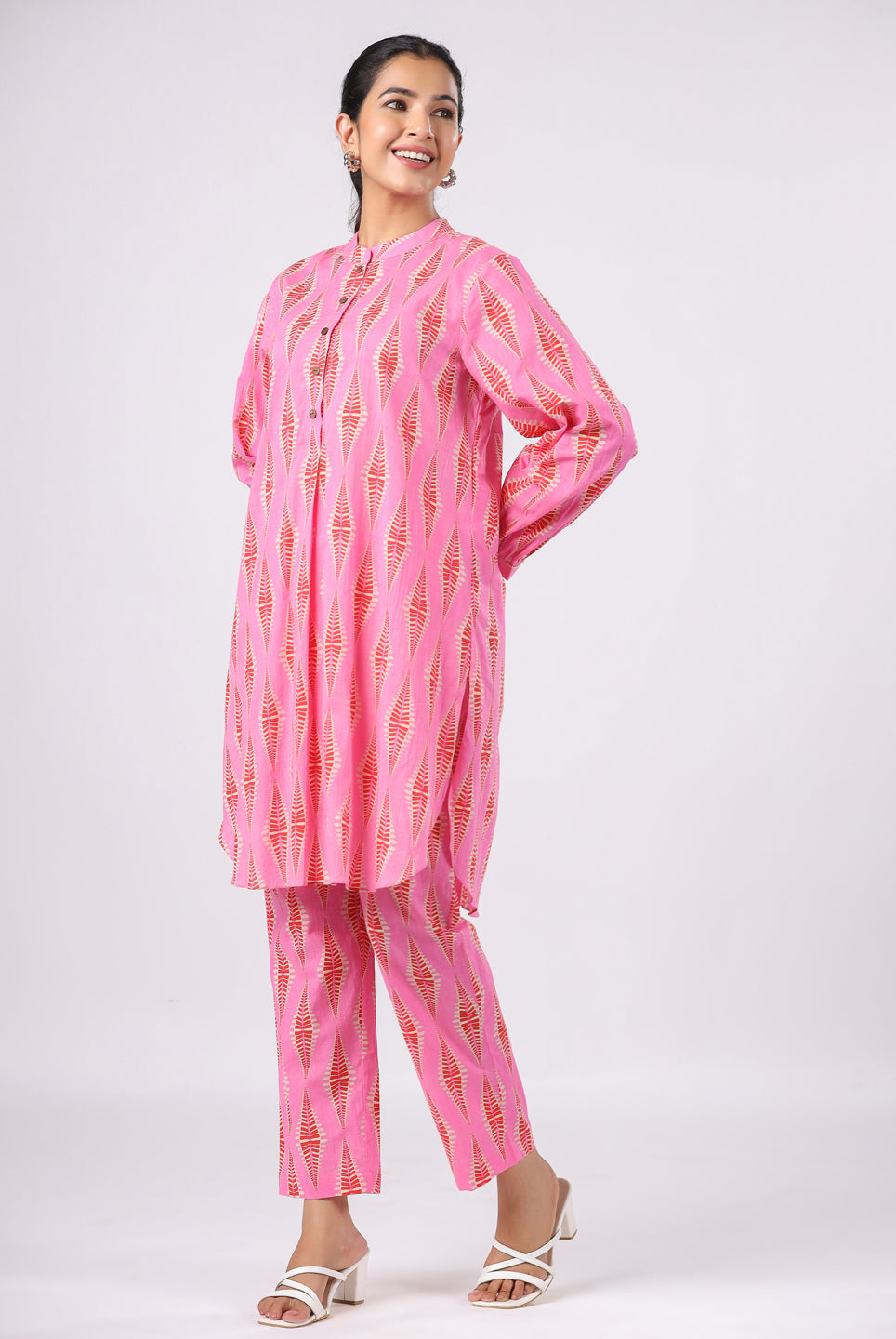 pink diamond co-ord set,
diamond print pink co-ord set,
pink co-ord set with diamond pattern,
women’s pink diamond co-ord set,
pink diamond two-piece set,
stylish pink diamond co-ord set,
trendy pink diamond co-ord set for women,
diamond pattern pink co-ord set,
pink co-ord set with diamond design,
pink diamond co-ord set for casual wear,
pink diamond print set for women,
chic pink diamond co-ord set,
boho pink diamond co-ord set,
comfortable pink diamond two-piece set,
pink diamond print co-o