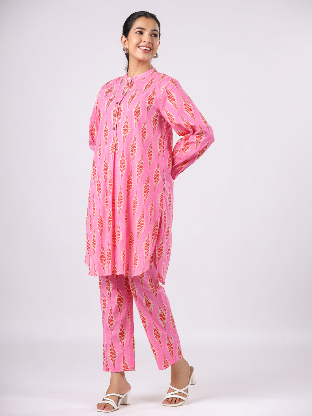 pink diamond co-ord set,
diamond print pink co-ord set,
pink co-ord set with diamond pattern,
women’s pink diamond co-ord set,
pink diamond two-piece set,
stylish pink diamond co-ord set,
trendy pink diamond co-ord set for women,
diamond pattern pink co-ord set,
pink co-ord set with diamond design,
pink diamond co-ord set for casual wear,
pink diamond print set for women,
chic pink diamond co-ord set,
boho pink diamond co-ord set,
comfortable pink diamond two-piece set,
pink diamond print co-o