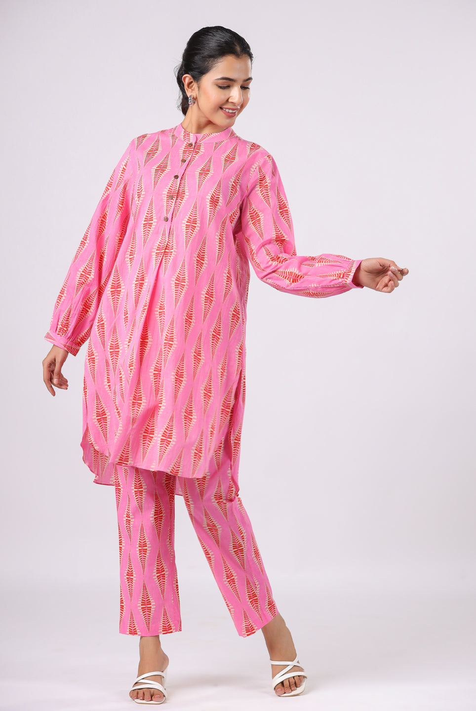 pink diamond co-ord set,
diamond print pink co-ord set,
pink co-ord set with diamond pattern,
women’s pink diamond co-ord set,
pink diamond two-piece set,
stylish pink diamond co-ord set,
trendy pink diamond co-ord set for women,
diamond pattern pink co-ord set,
pink co-ord set with diamond design,
pink diamond co-ord set for casual wear,
pink diamond print set for women,
chic pink diamond co-ord set,
boho pink diamond co-ord set,
comfortable pink diamond two-piece set,
pink diamond print co-o