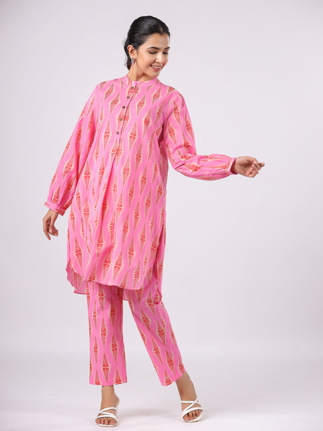 pink diamond co-ord set,
diamond print pink co-ord set,
pink co-ord set with diamond pattern,
women’s pink diamond co-ord set,
pink diamond two-piece set,
stylish pink diamond co-ord set,
trendy pink diamond co-ord set for women,
diamond pattern pink co-ord set,
pink co-ord set with diamond design,
pink diamond co-ord set for casual wear,
pink diamond print set for women,
chic pink diamond co-ord set,
boho pink diamond co-ord set,
comfortable pink diamond two-piece set,
pink diamond print co-o