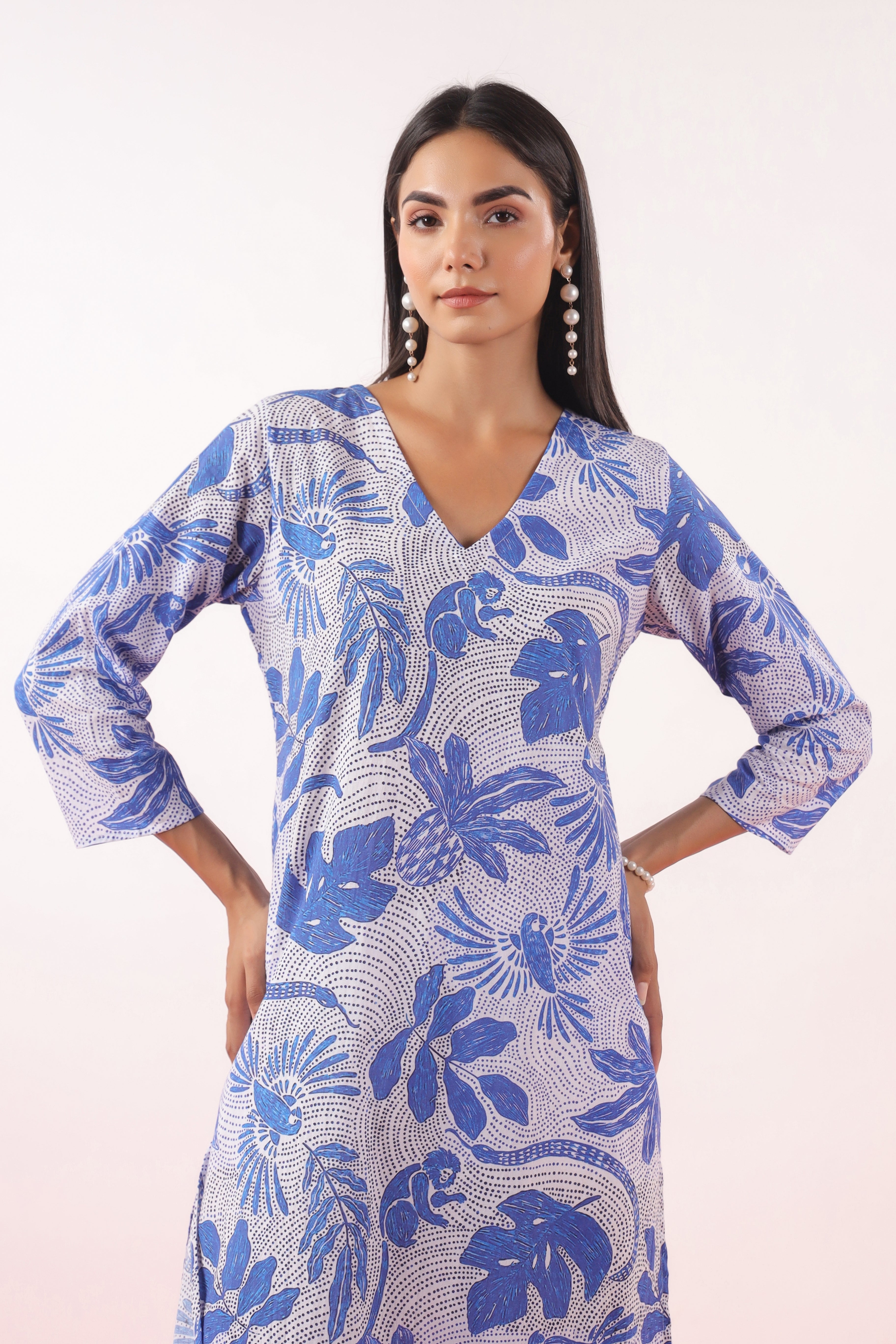 Blue Cotton Bird Printed V-Neck Straight Kurta