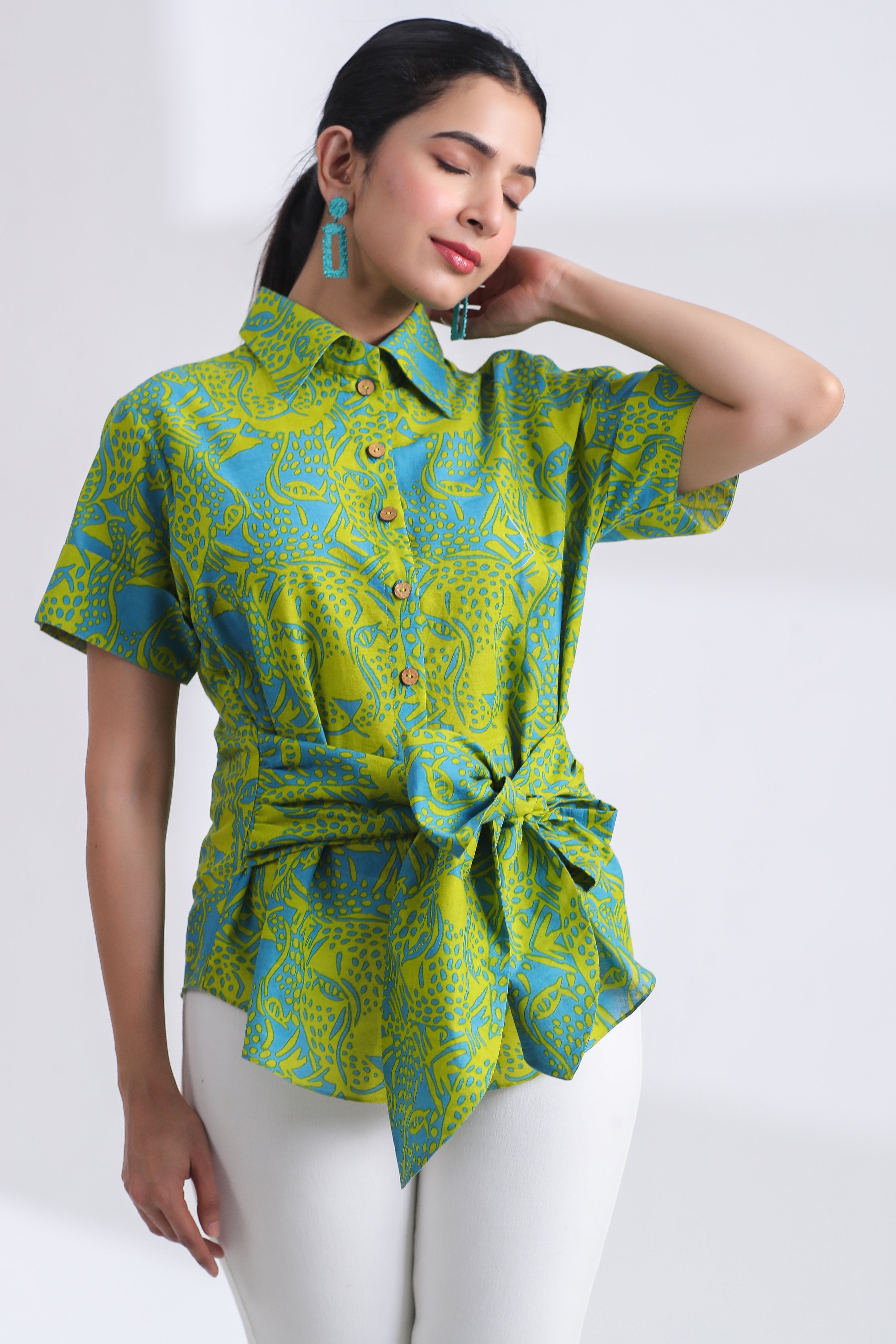 tiger hand print shirt,
tiger print half sleeve shirt,
tiger graphic half sleeve shirt,
animal print shirt,
tiger design shirt,
half sleeve graphic t-shirt,
hand-painted tiger shirt,
tiger hand print shirt for women,
tiger print shirt for summer,
half sleeve tiger print t-shirt,
casual tiger graphic shirt,
trendy tiger print half sleeve,
animal print half sleeve shirt,
urban tiger print shirt,
tiger hand print half sleeve shirt for casual wear,
unique tiger print shirt for women,
stylish tig