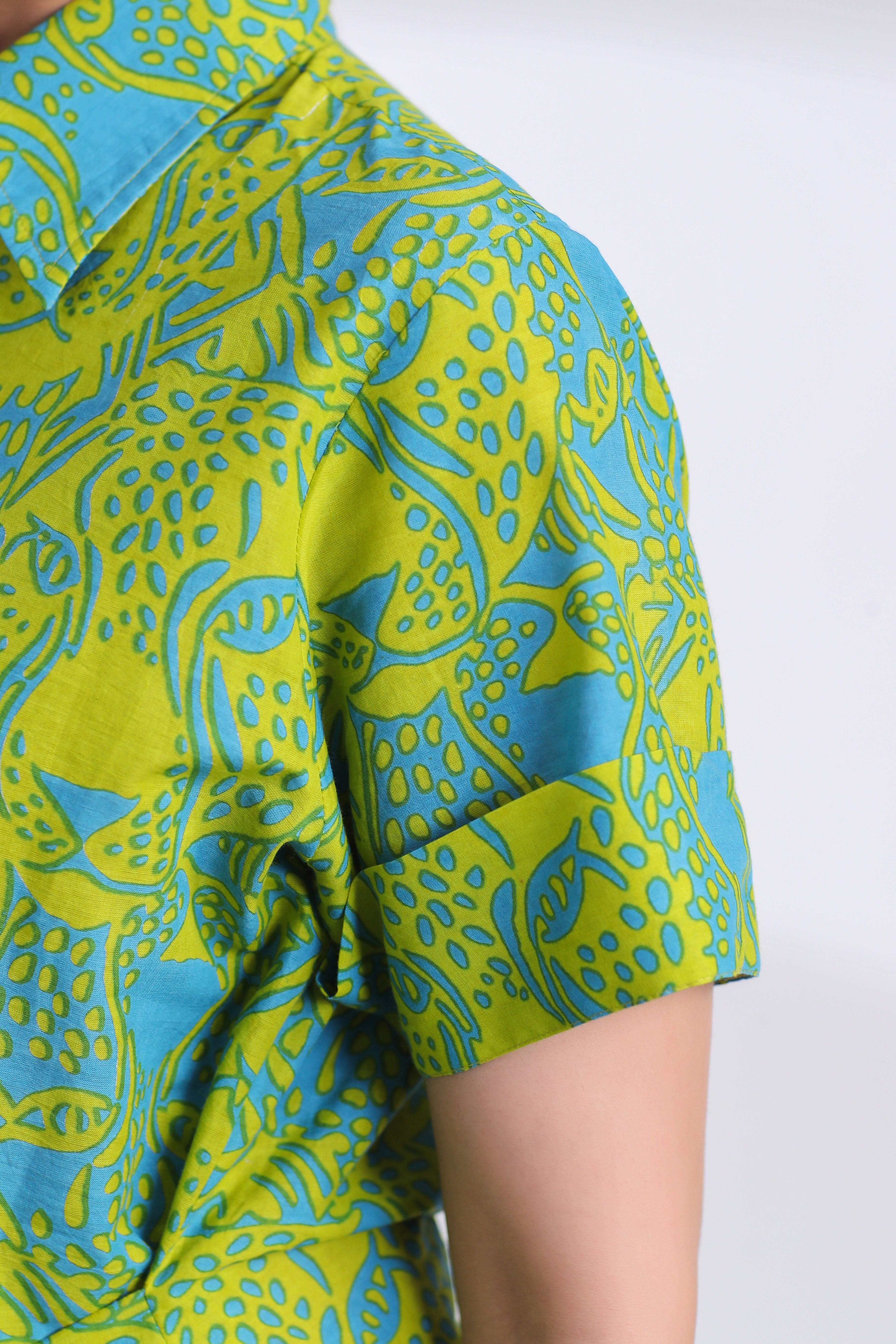 tiger hand print shirt,
tiger print half sleeve shirt,
tiger graphic half sleeve shirt,
animal print shirt,
tiger design shirt,
half sleeve graphic t-shirt,
hand-painted tiger shirt,
tiger hand print shirt for women,
tiger print shirt for summer,
half sleeve tiger print t-shirt,
casual tiger graphic shirt,
trendy tiger print half sleeve,
animal print half sleeve shirt,
urban tiger print shirt,
tiger hand print half sleeve shirt for casual wear,
unique tiger print shirt for women,
stylish tig