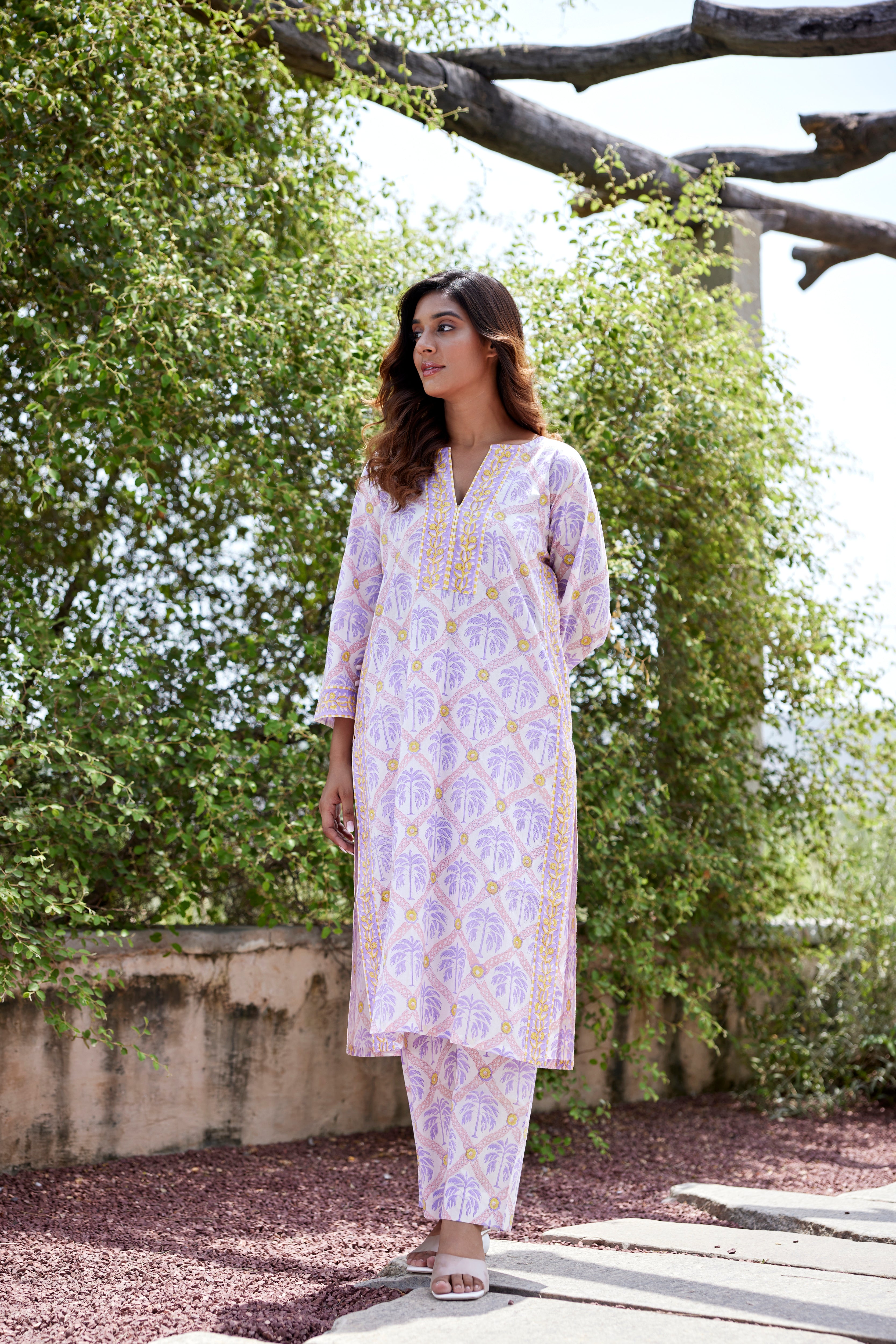 white palm panel kurta,
purple kurta,
palm panel kurta,
white kurta with palm print,
purple palm print kurta,
traditional kurta,
palm print kurta for women,
white kurta with palm design,
purple palm kurta,
designer kurta with palm print,
stylish white purple kurta,
kurta with palm print panel design,
white and purple palm panel kurta for casual wear,
traditional kurta with modern palm panel design,
designer white purple kurta for special occasions,
best palm print kurta for summer fashion,
c