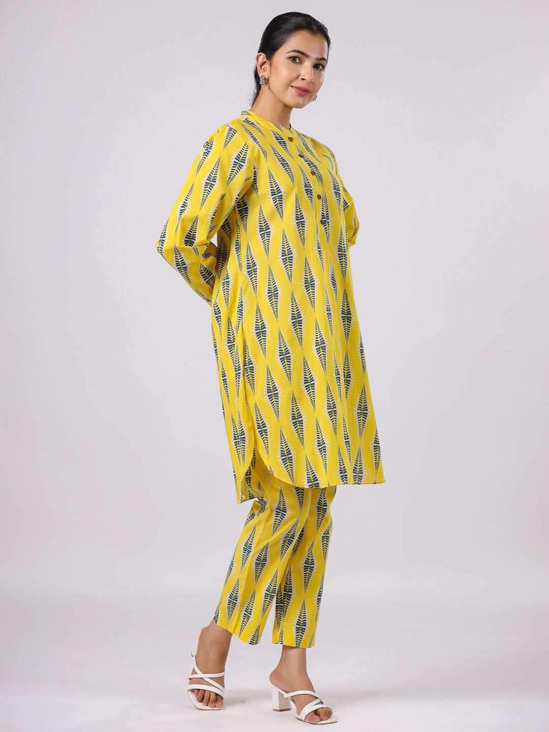 crimson diamond co-ord set
diamond co-ord set
crimson co-ord set
crimson matching set
co-ord set crimson
co-ord set with diamond print
red diamond co-ord set
co-ord set for women (crimson)
crimson two-piece set
designer crimson co-ord set
buy crimson diamond co-ord set online
crimson diamond co-ord set for casual wear
stylish crimson diamond co-ord set for women
crimson co-ord set with diamond pattern
best crimson co-ord set for summer
chic crimson diamond co-ord
trendy crimson co-ord set
b