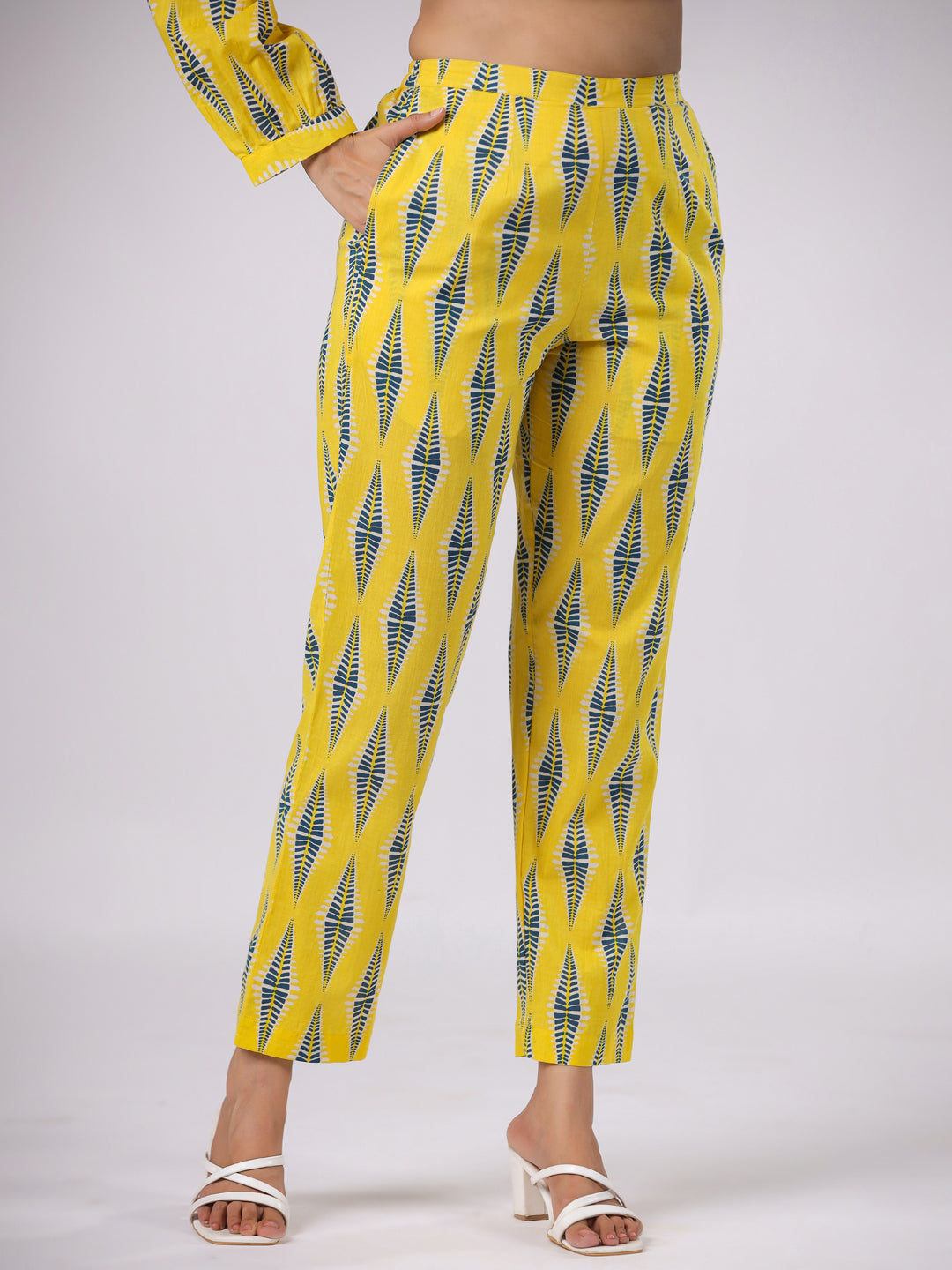 crimson diamond co-ord set
diamond co-ord set
crimson co-ord set
crimson matching set
co-ord set crimson
co-ord set with diamond print
red diamond co-ord set
co-ord set for women (crimson)
crimson two-piece set
designer crimson co-ord set
buy crimson diamond co-ord set online
crimson diamond co-ord set for casual wear
stylish crimson diamond co-ord set for women
crimson co-ord set with diamond pattern
best crimson co-ord set for summer
chic crimson diamond co-ord
trendy crimson co-ord set
b